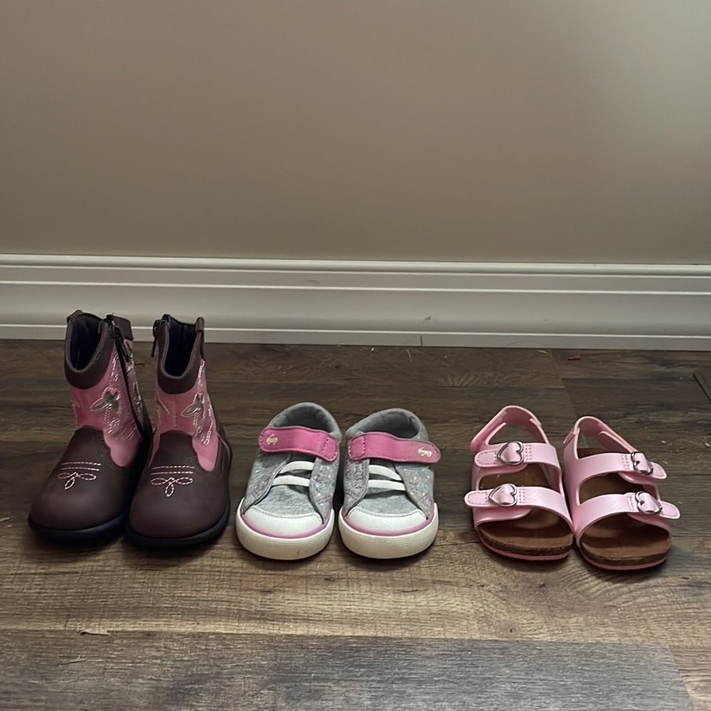 Baby shoes Size 4
